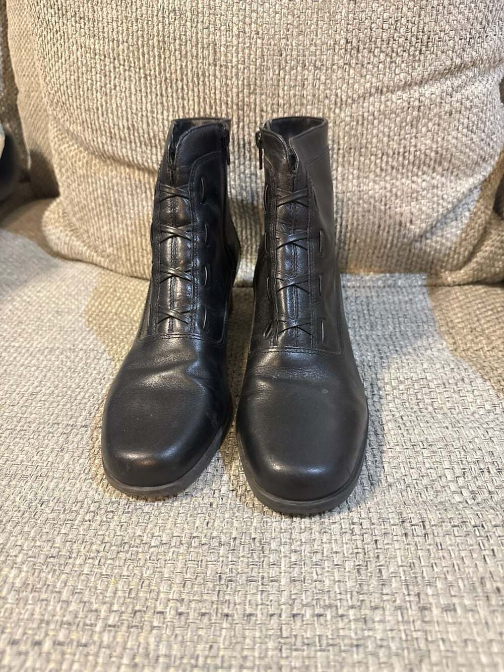Classic Elements Bailey Black Faux Lace Up Zippered Ankle Boots. 7.5